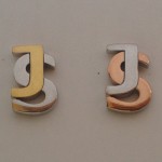 Výroba odznaku s monogramem JS